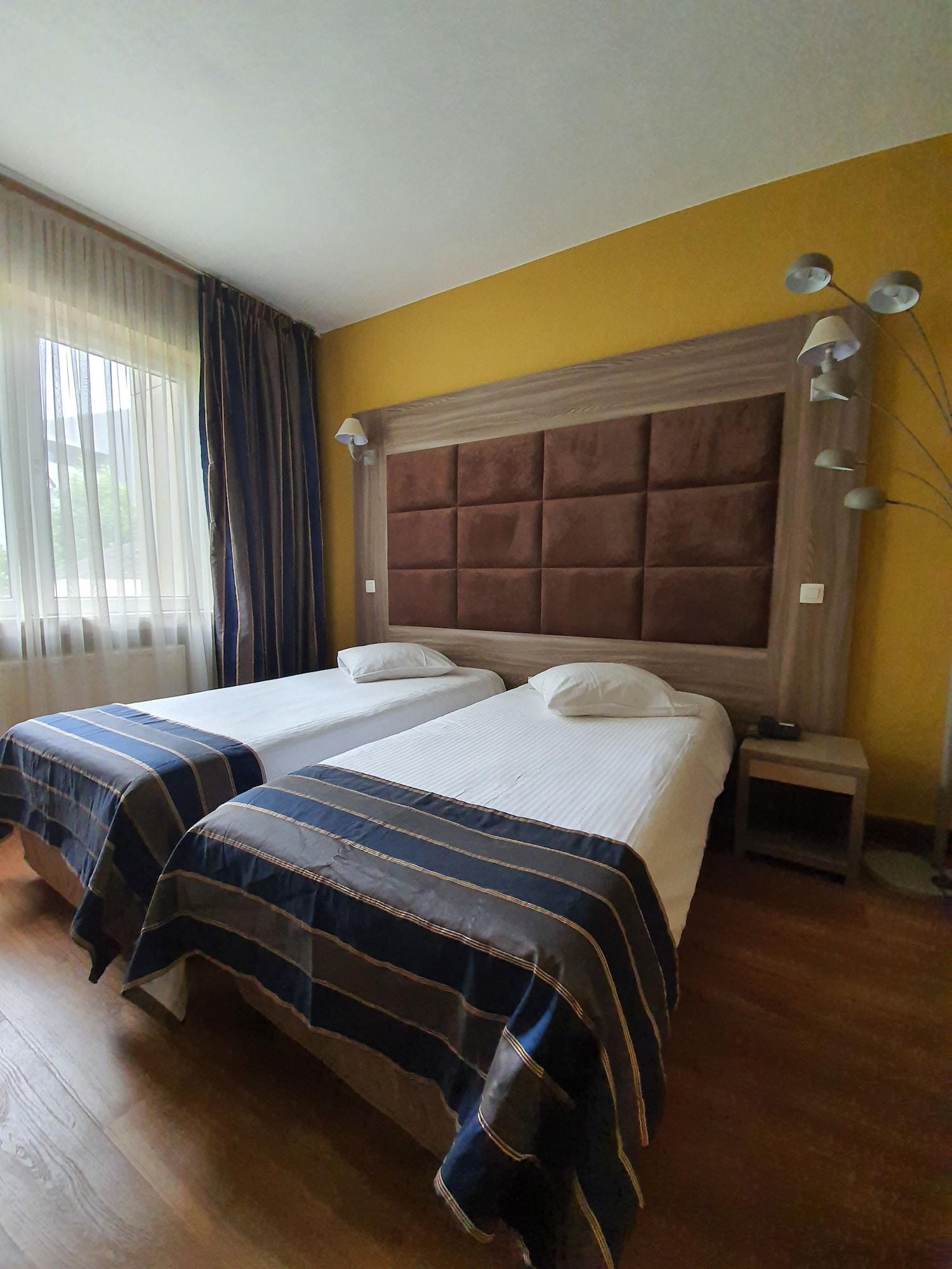 Hotel Midi-Zuid Saint-Gilles Zewnętrze zdjęcie